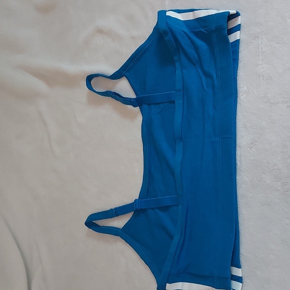 Adidas Essentials - Picture 5 of 13